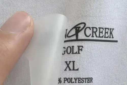 تسمية نقل الحرارة بدون علامة تظهر في داخل زوج من سراويل داخلية.